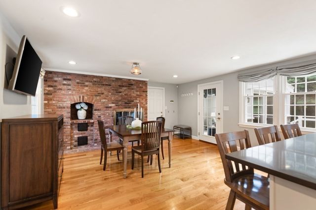 24 Edgemere Rd, Lynnfield, MA 01940