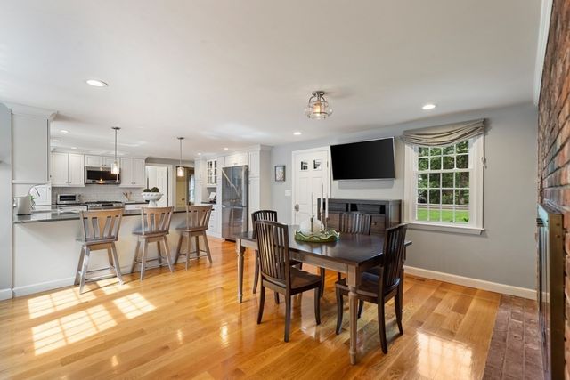 24 Edgemere Rd, Lynnfield, MA 01940