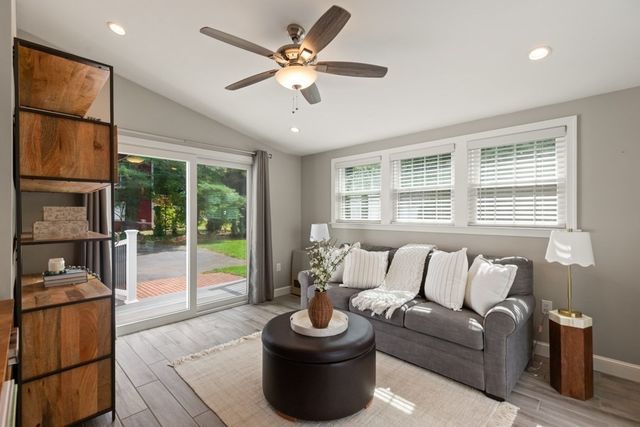 24 Edgemere Rd, Lynnfield, MA 01940