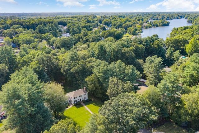 24 Edgemere Rd, Lynnfield, MA 01940
