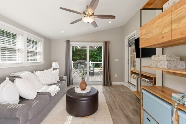 24 Edgemere Rd, Lynnfield, MA 01940