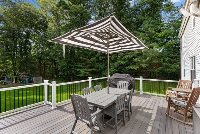 24 Edgemere Rd, Lynnfield, MA 01940