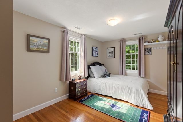 24 Edgemere Rd, Lynnfield, MA 01940