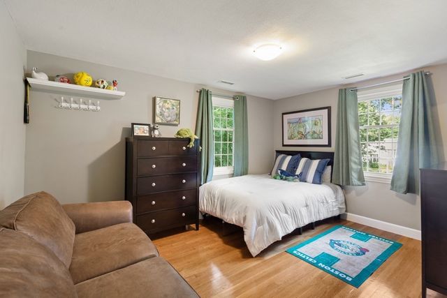 24 Edgemere Rd, Lynnfield, MA 01940