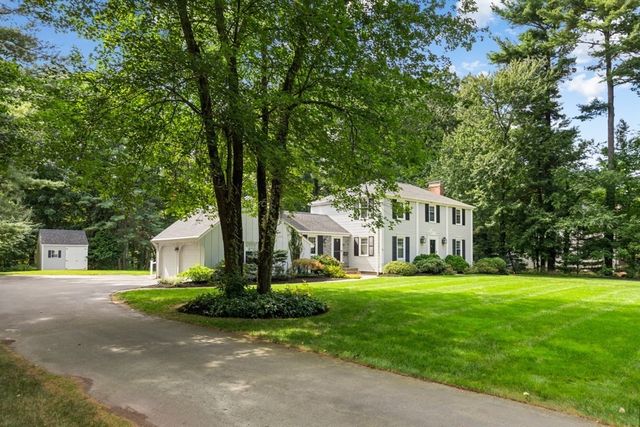 24 Edgemere Rd, Lynnfield, MA 01940
