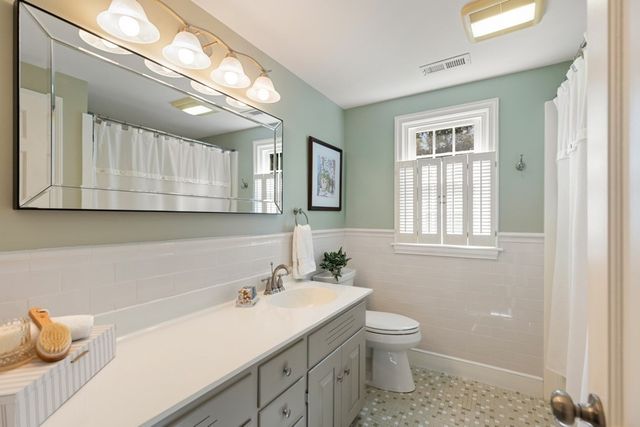 24 Edgemere Rd, Lynnfield, MA 01940