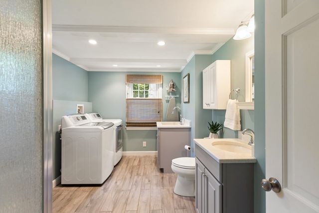 24 Edgemere Rd, Lynnfield, MA 01940