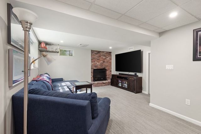 24 Edgemere Rd, Lynnfield, MA 01940