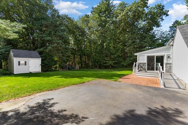 24 Edgemere Rd, Lynnfield, MA 01940