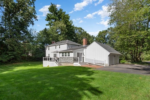 24 Edgemere Rd, Lynnfield, MA 01940