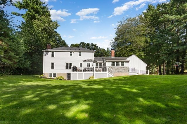 24 Edgemere Rd, Lynnfield, MA 01940