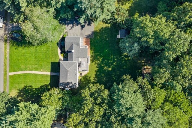 24 Edgemere Rd, Lynnfield, MA 01940