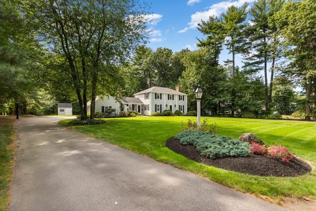 24 Edgemere Rd, Lynnfield, MA 01940