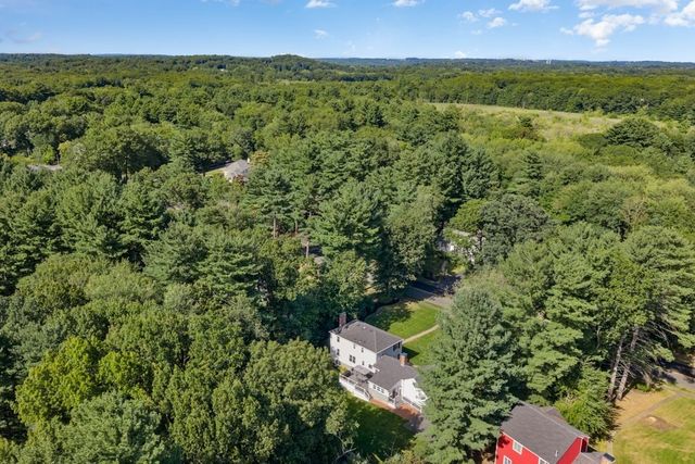 24 Edgemere Rd, Lynnfield, MA 01940