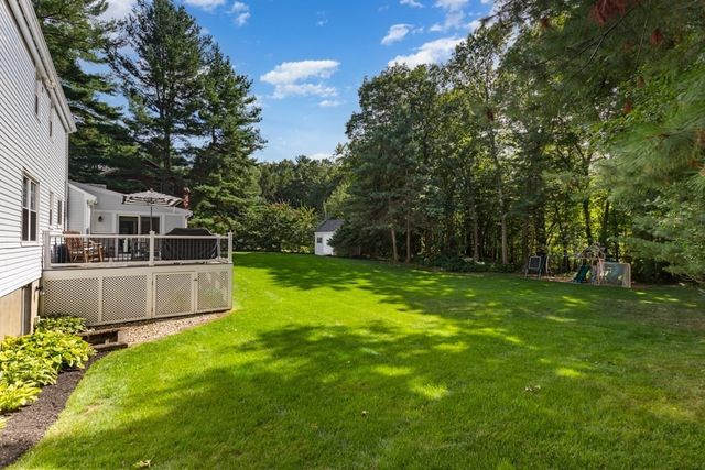 24 Edgemere Rd, Lynnfield, MA 01940