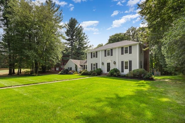 24 Edgemere Rd, Lynnfield, MA 01940
