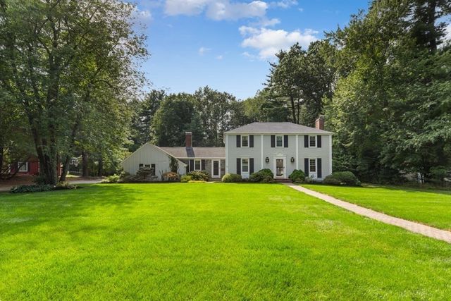 24 Edgemere Rd, Lynnfield, MA 01940