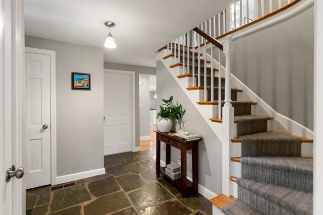 24 Edgemere Rd, Lynnfield, MA 01940