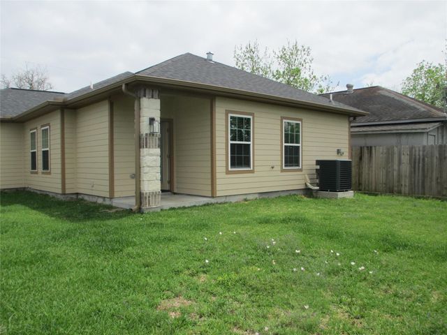 1209 Elm, Baytown, TX 77520