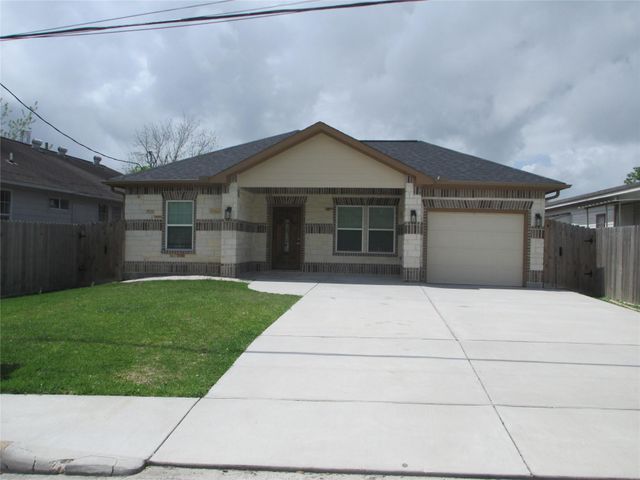 1209 Elm, Baytown, TX 77520