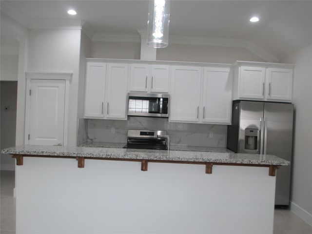 1209 Elm, Baytown, TX 77520