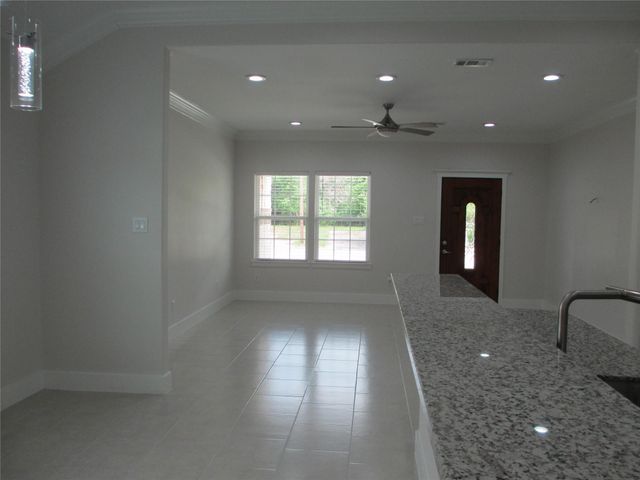 1209 Elm, Baytown, TX 77520