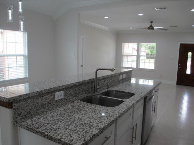 1209 Elm, Baytown, TX 77520