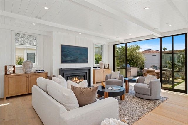 2820 Bayview Drive, Corona Del Mar (newport Beach), CA 92625