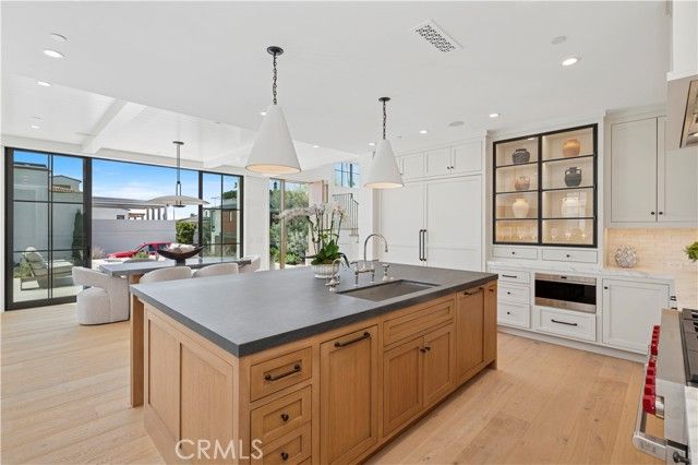 2820 Bayview Drive, Corona Del Mar (newport Beach), CA 92625