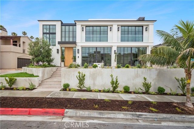 2820 Bayview Drive, Corona Del Mar (newport Beach), CA 92625