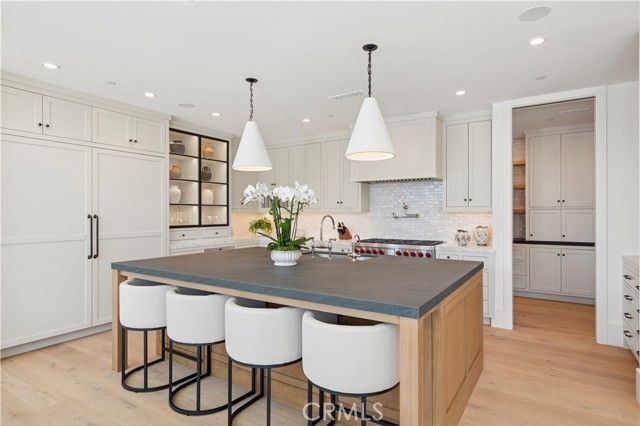 2820 Bayview Drive, Corona Del Mar (newport Beach), CA 92625