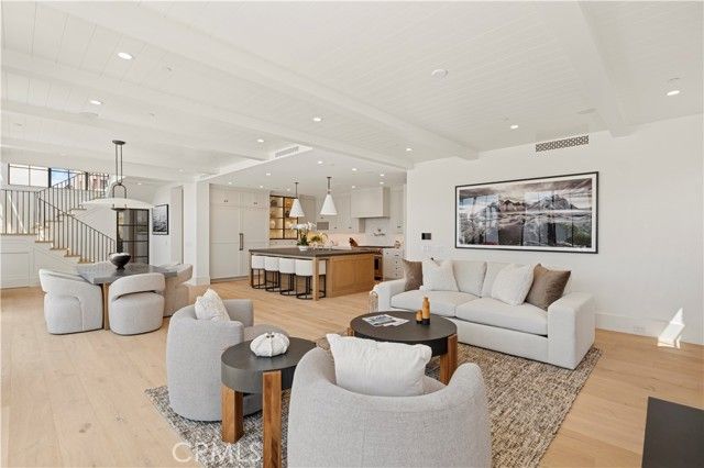 2820 Bayview Drive, Corona Del Mar (newport Beach), CA 92625