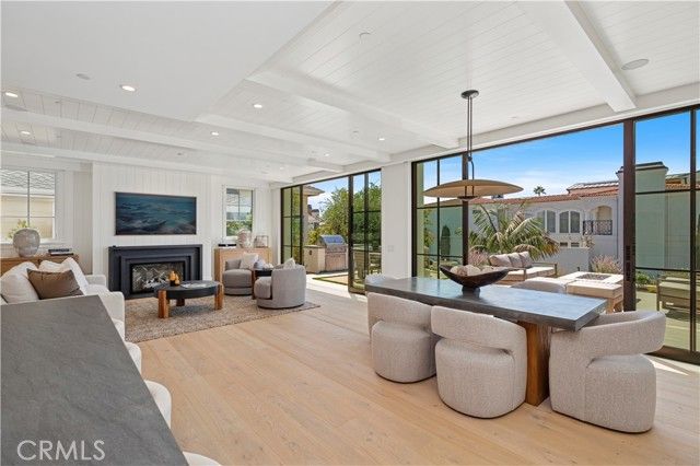 2820 Bayview Drive, Corona Del Mar (newport Beach), CA 92625