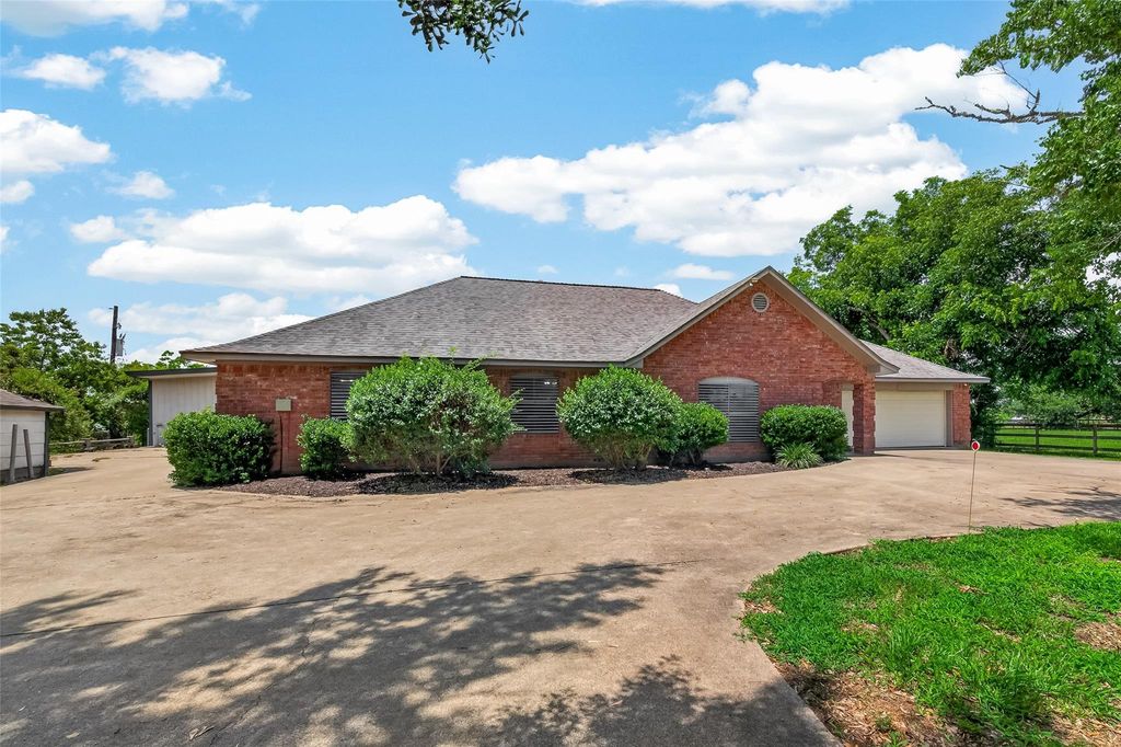 1012 Lilley Road, Alvin, TX 77511
