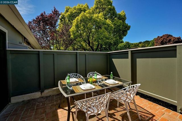 2000 Pine Knoll Dr 2, Walnut Creek, CA 94595