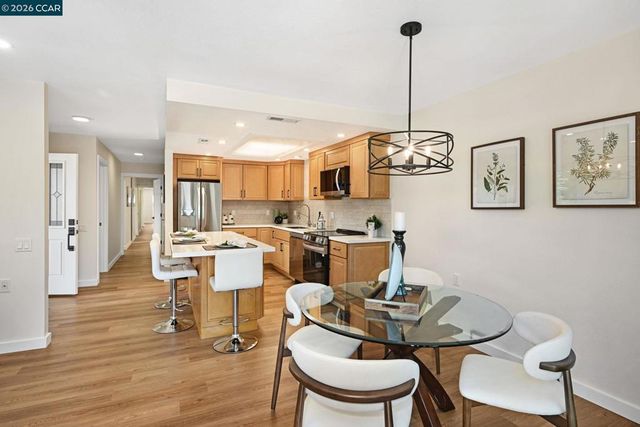 2000 Pine Knoll Dr 2, Walnut Creek, CA 94595