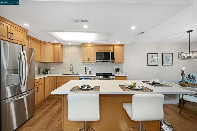 2000 Pine Knoll Dr 2, Walnut Creek, CA 94595