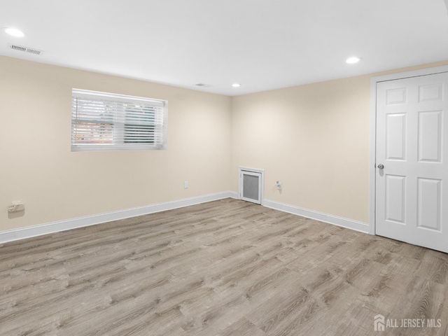 424 Rivercrest Drive, Piscataway, NJ 08854