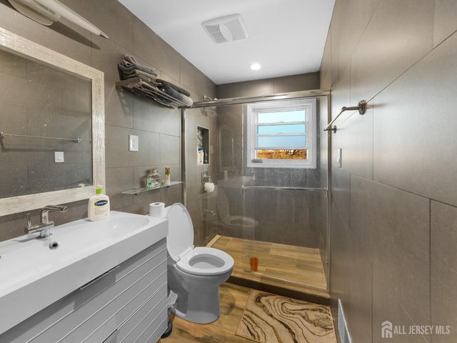 424 Rivercrest Drive, Piscataway, NJ 08854