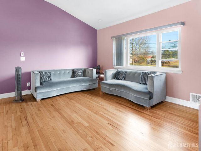 424 Rivercrest Drive, Piscataway, NJ 08854