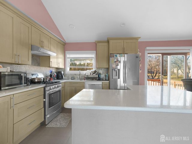 424 Rivercrest Drive, Piscataway, NJ 08854