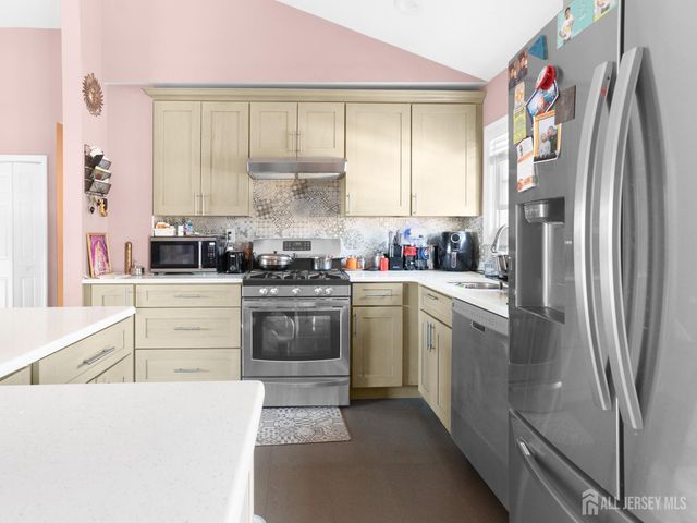 424 Rivercrest Drive, Piscataway, NJ 08854