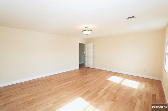 23 Main Avenue, Wallington, NJ 07057