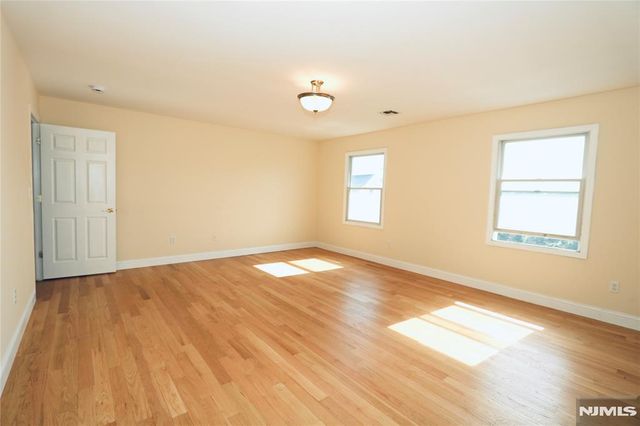23 Main Avenue, Wallington, NJ 07057