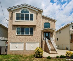 23 Main Avenue, Wallington, NJ 07057