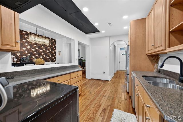 2925 Macklind Avenue, St Louis, MO 63139