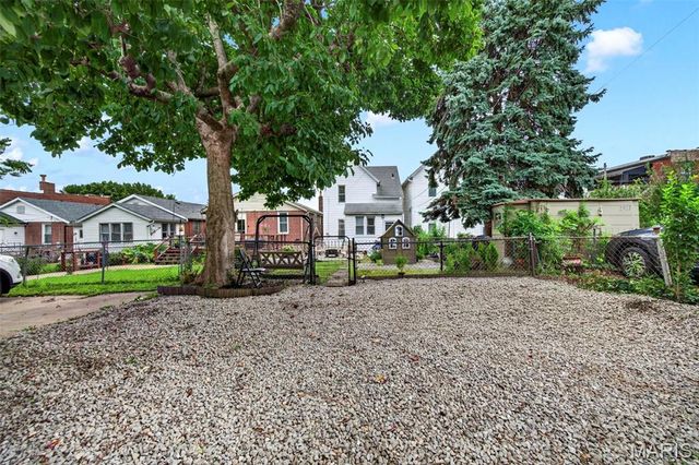 2925 Macklind Avenue, St Louis, MO 63139