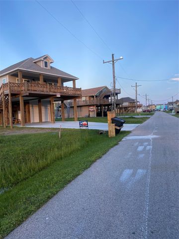 982 Tideland Drive, Crystal Beach, TX 77650