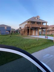 982 Tideland Drive, Crystal Beach, TX 77650