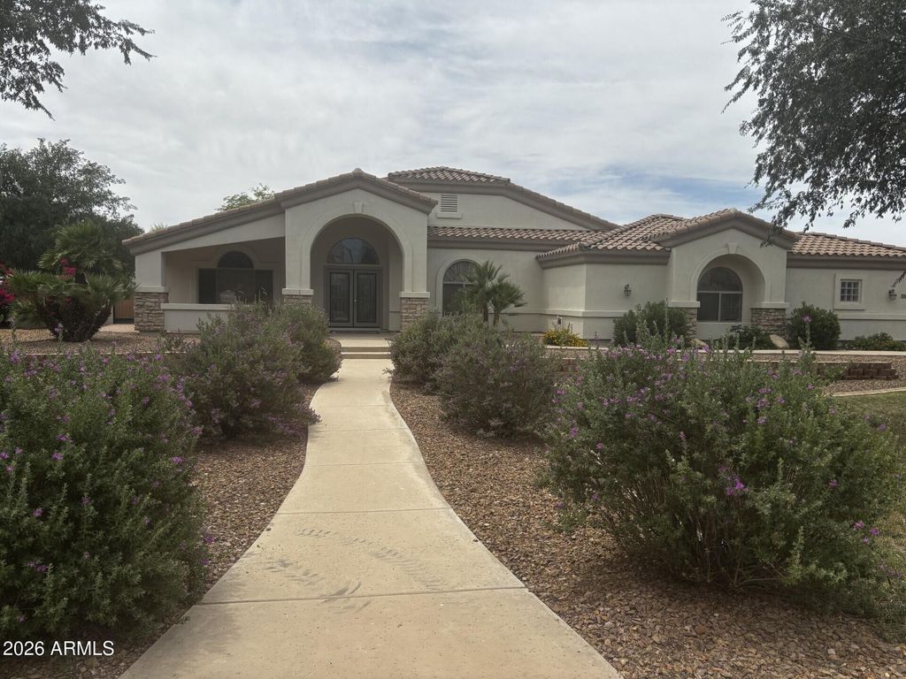 Image 1 of property listing at 2657 E VIA DEL ARBOLES --, Gilbert, AZ 85298